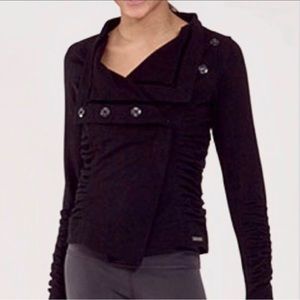 Lululemon Solace Ruched Asymmetric Zip
Snap Stretchy Jacket Size 4 In Black